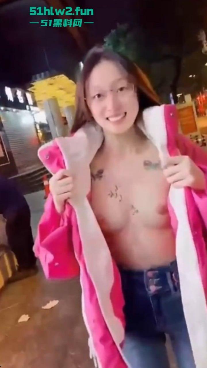 推特骚鸡【梦杰的母狗】寻求刺激人民广场当街露出 高挑美女为完成主人任务毫无底线。  第6张