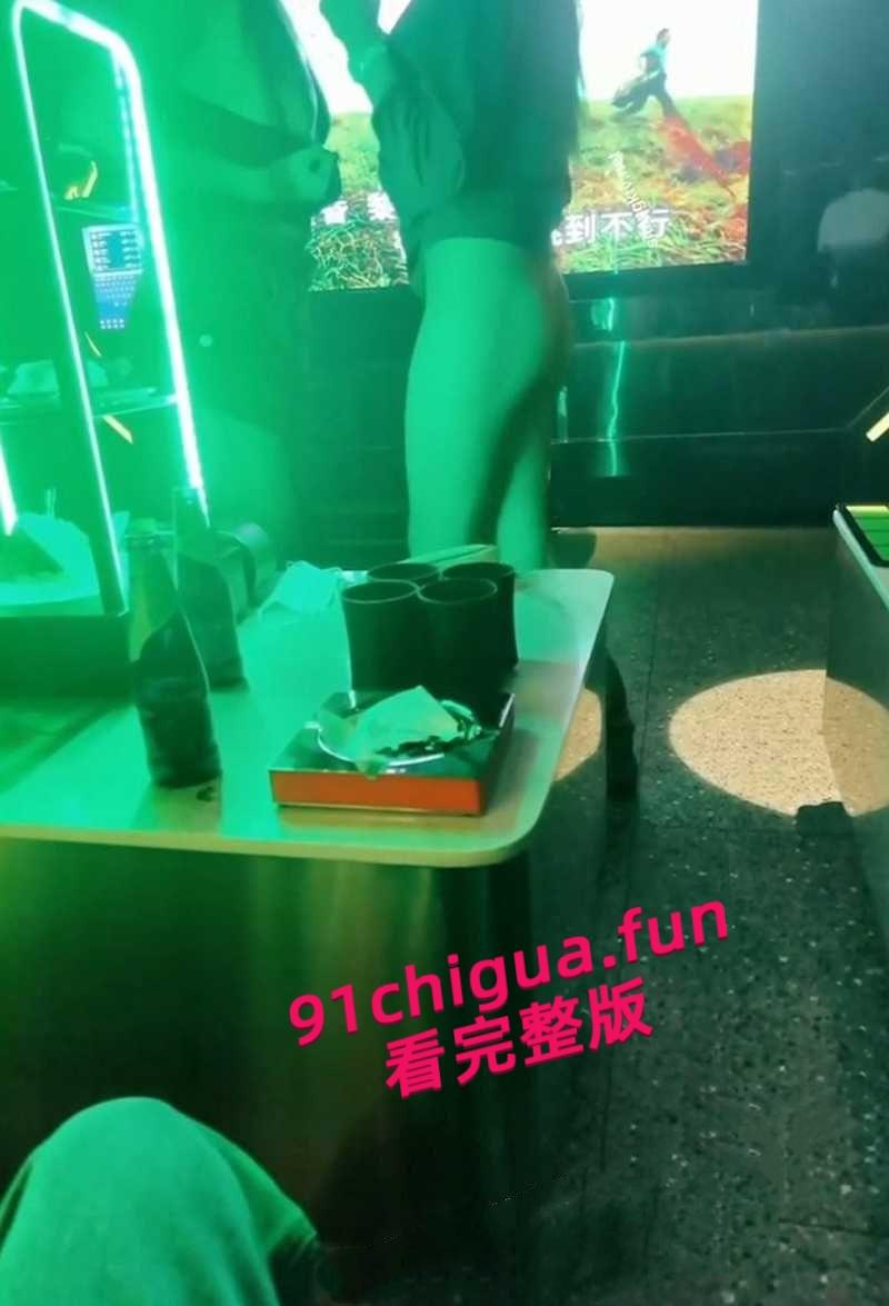 极品人妻【小鲸鱼】KTV淫趴视频流出,闺蜜当众露逼揉奶狂跳骚舞撩拨群男,少妇还是更会玩啊! 第6张 极品人妻【小鲸鱼】KTV淫趴视频流出,闺蜜当众露逼揉奶狂跳骚舞撩拨群男,少妇还是更会玩啊! 第6张