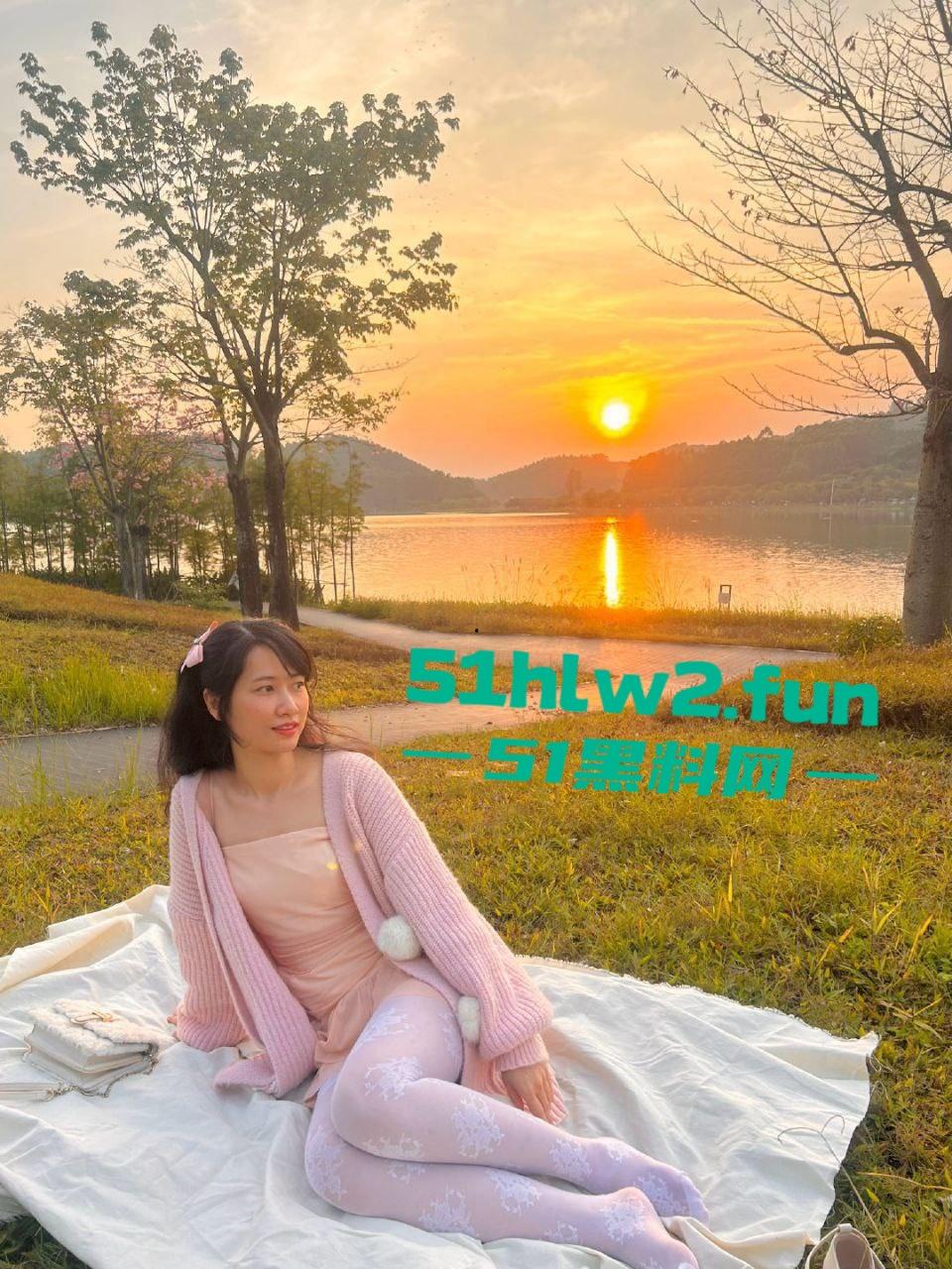 广东极品反差真实美艳少妇【林嘉玲】穿着性感丝袜和高跟鞋，金主无套爆操调教视频曝光流出！  第2张