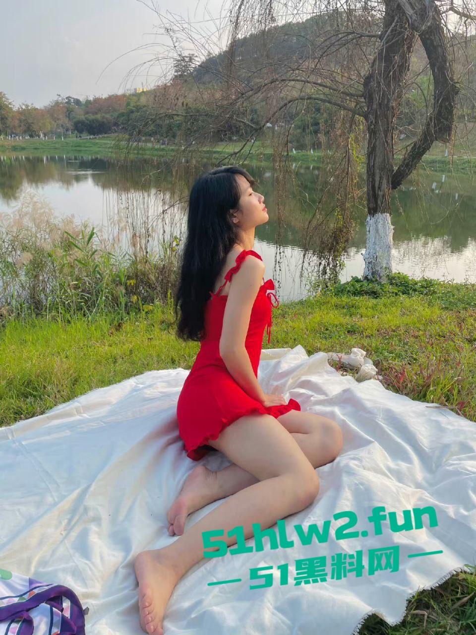 广东极品反差真实美艳少妇【林嘉玲】穿着性感丝袜和高跟鞋，金主无套爆操调教视频曝光流出！  第3张