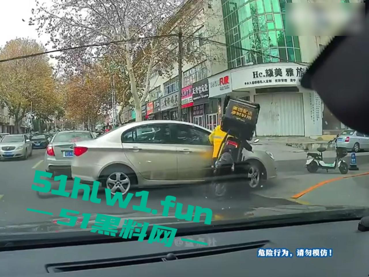 盘点今年奇葩车祸，监控下的搞笑瞬间，虽然明知是车祸，但还是不道德的笑了，有卧龙的地方必有凤雏啊！  第6张