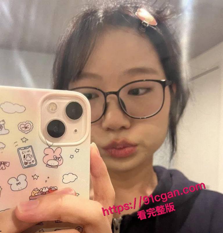 超反差母狗!眼镜妹momocats顺便调教强制,吞精深喉舔肛太炸裂 第4张 超反差母狗!眼镜妹momocats顺便调教强制,吞精深喉舔肛太炸裂 第4张