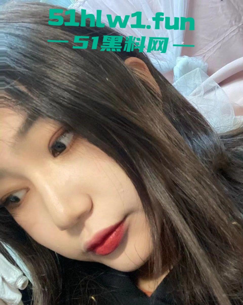 福建师范大学05后骚浪小母狗大曝光，被金主包养的大学生妹子，制服抖奶玩后入骚气冲天！  第12张