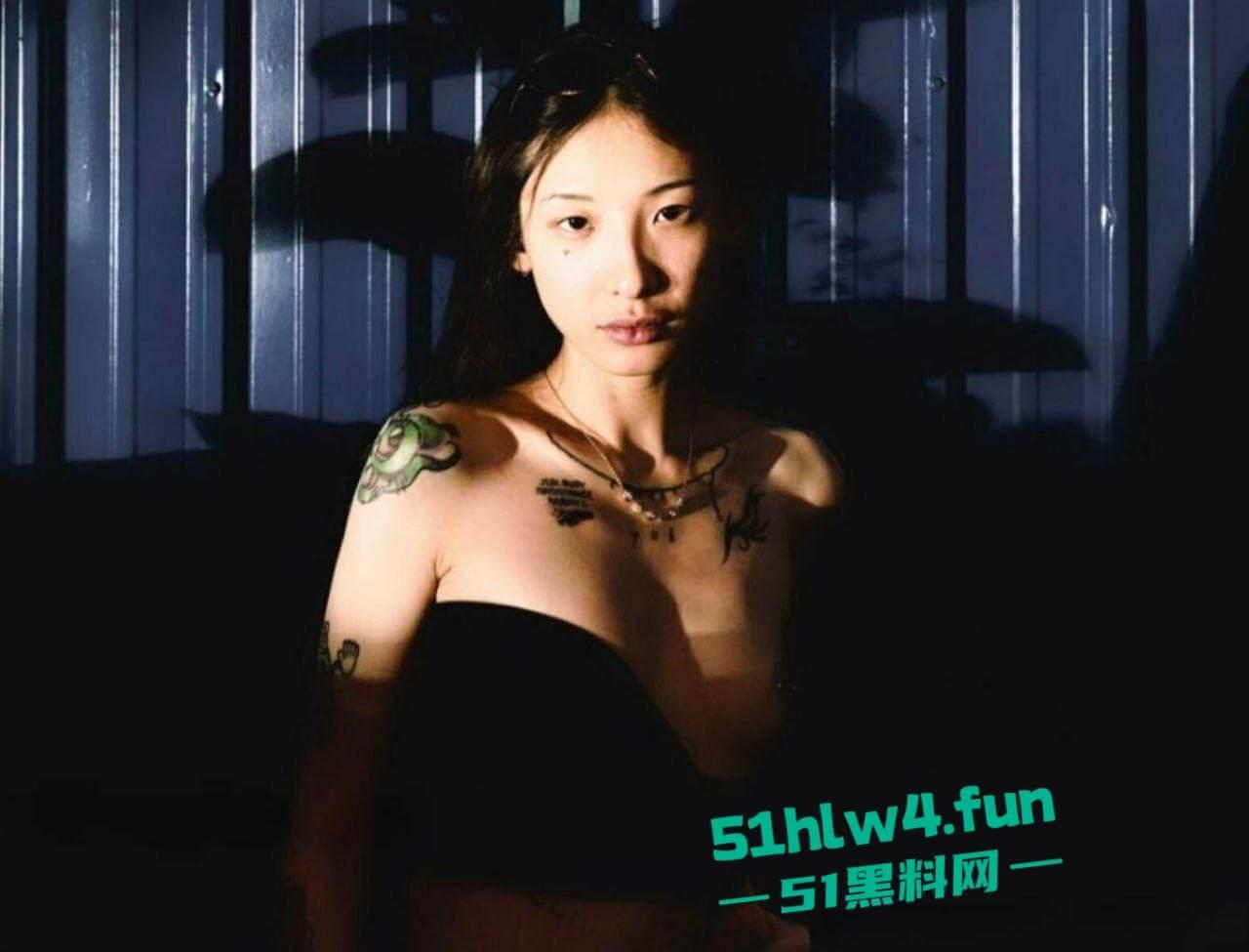 御姐级精神小妹【崔雪】高颜值纹身反差婊,身材纤细腿长逆天细腰翘臀美乳饱满 裸体自拍勾引大哥。 第5张 御姐级精神小妹【崔雪】高颜值纹身反差婊,身材纤细腿长逆天细腰翘臀美乳饱满 裸体自拍勾引大哥。 第5张