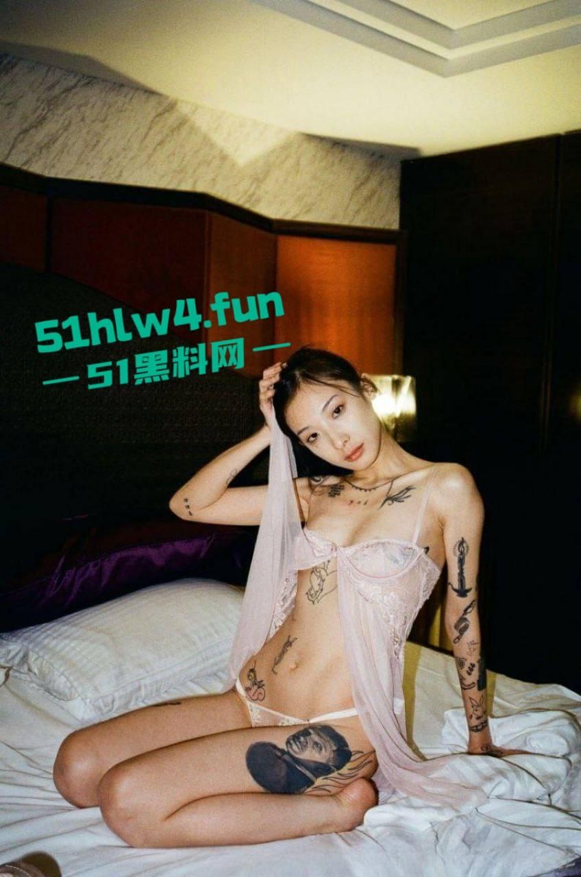 御姐级精神小妹【崔雪】高颜值纹身反差婊,身材纤细腿长逆天细腰翘臀美乳饱满 裸体自拍勾引大哥。 第6张 御姐级精神小妹【崔雪】高颜值纹身反差婊,身材纤细腿长逆天细腰翘臀美乳饱满 裸体自拍勾引大哥。 第6张