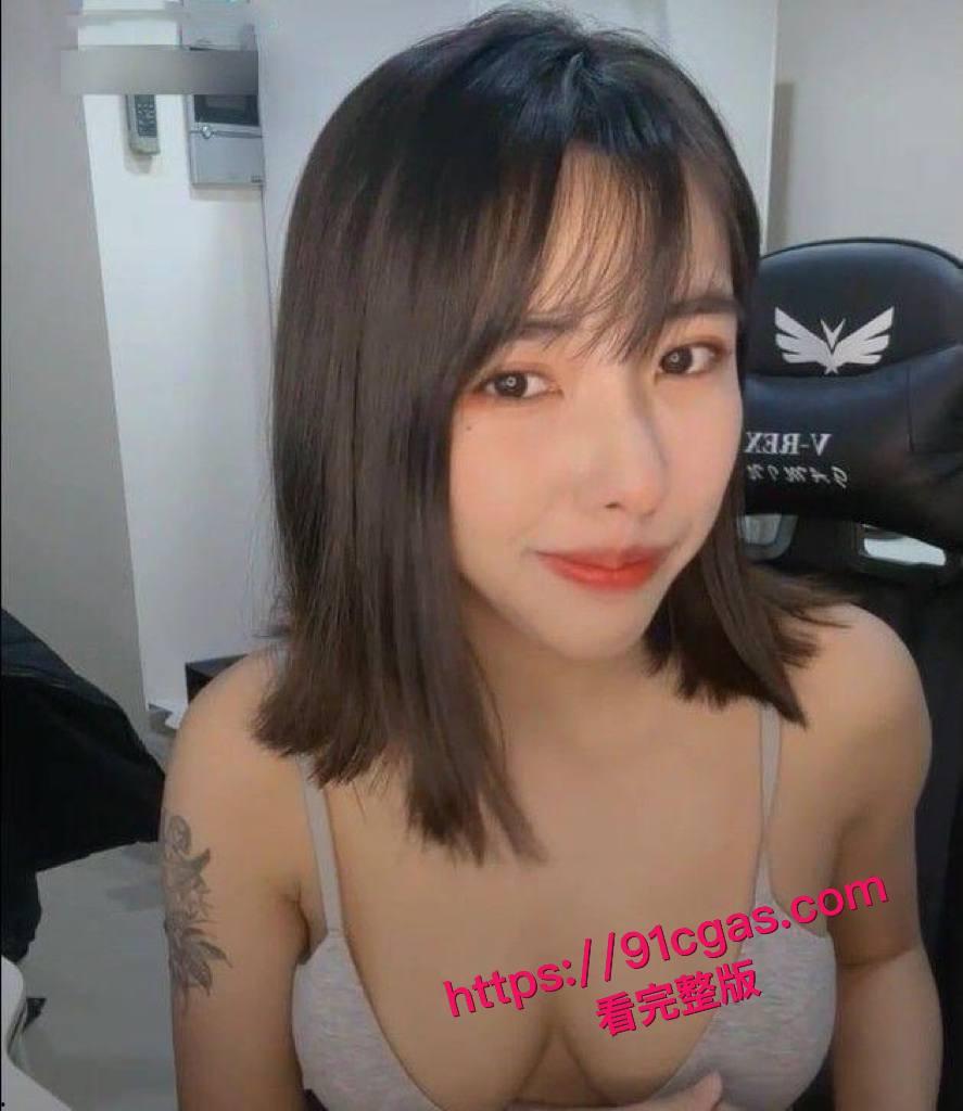 超高颜值豪乳台妹miashine，付费定制福利视频！  第1张