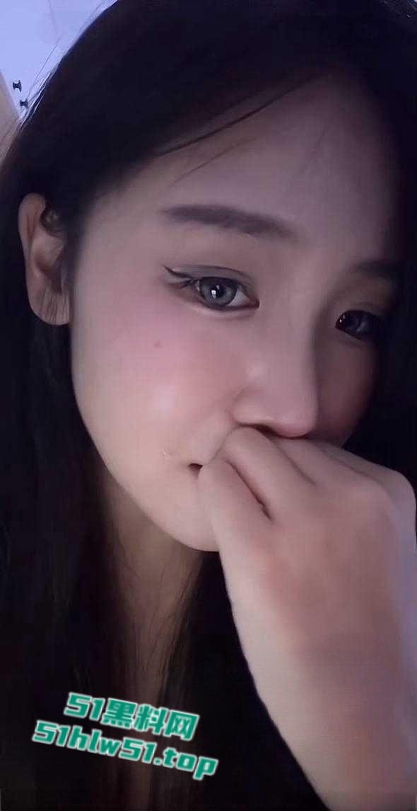 拜金女学生妹【欧阳姗姗】背着男友兼职外围,全国可飞,兔女郎装扮伺候金主爸爸,劲爆视频流出! 第12张 拜金女学生妹【欧阳姗姗】背着男友兼职外围,全国可飞,兔女郎装扮伺候金主爸爸,劲爆视频流出! 第12张