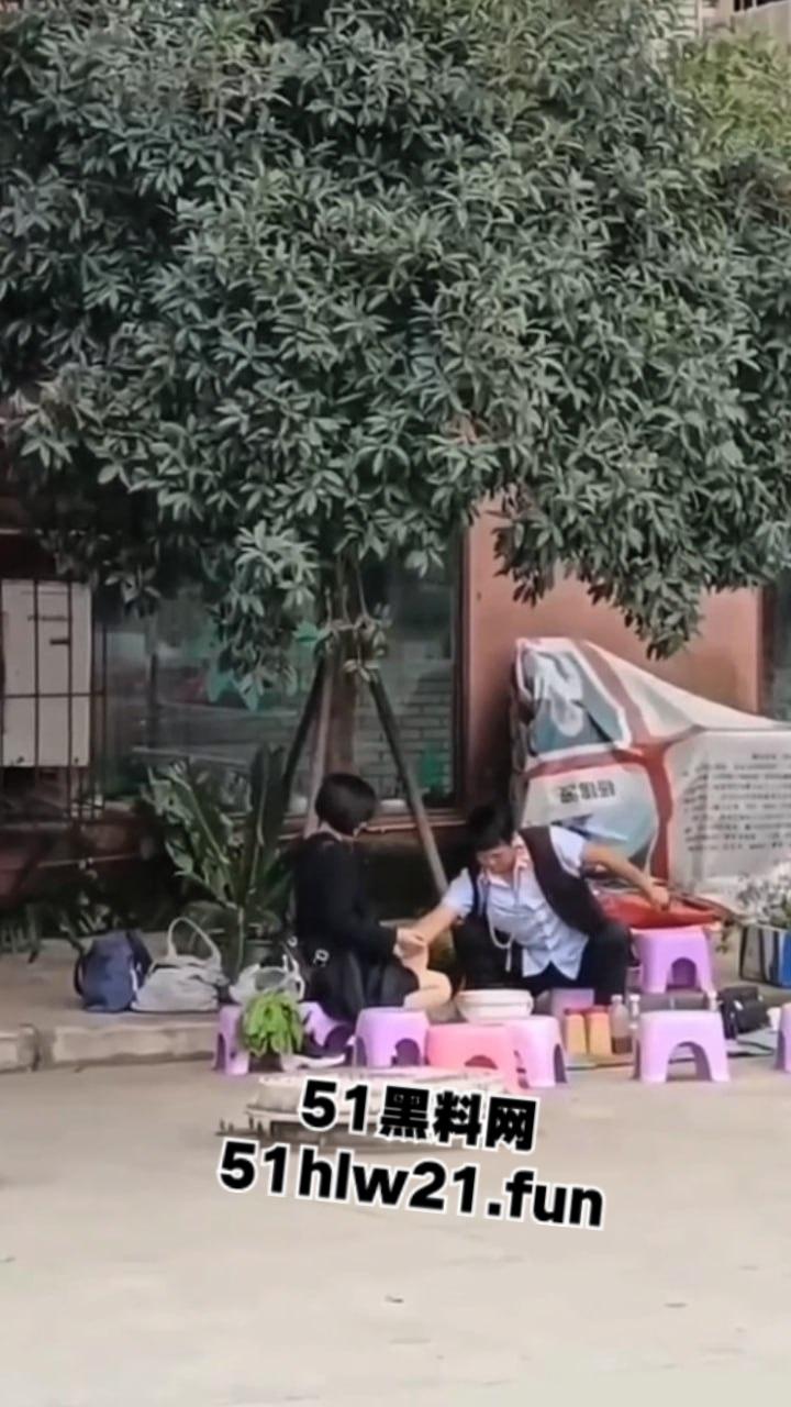 江湖骗子命理大师，当街算命还上手掏女客户裤裆摸逼，起身做法摸奶揉捏这都能骗人呢！  第2张