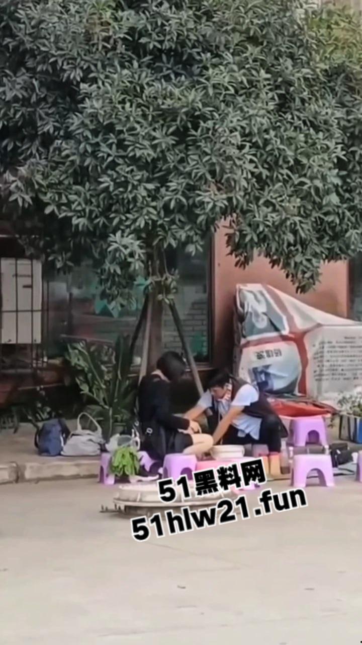 江湖骗子命理大师，当街算命还上手掏女客户裤裆摸逼，起身做法摸奶揉捏这都能骗人呢！  第3张