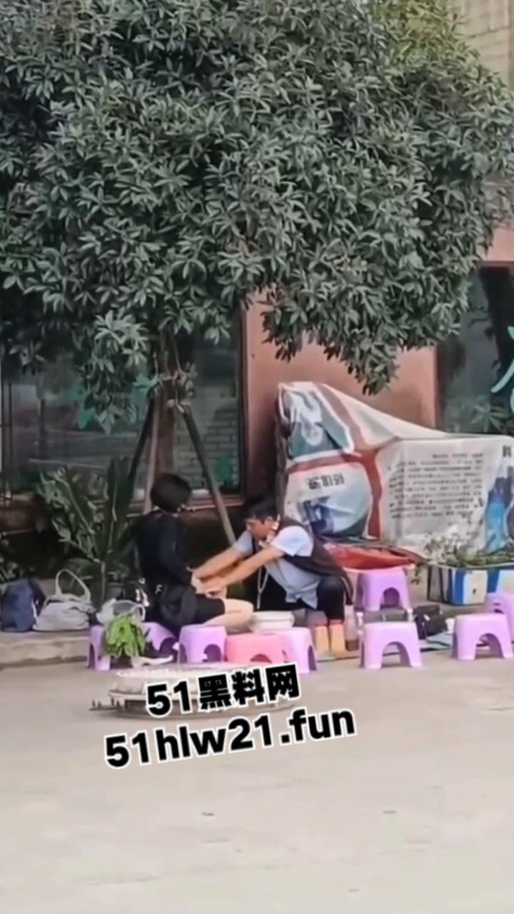 江湖骗子命理大师，当街算命还上手掏女客户裤裆摸逼，起身做法摸奶揉捏这都能骗人呢！  第5张