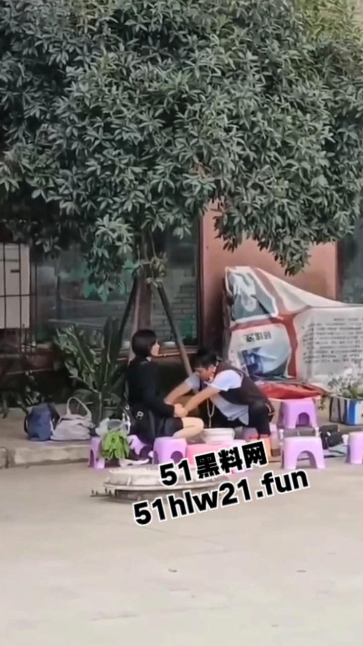 江湖骗子命理大师，当街算命还上手掏女客户裤裆摸逼，起身做法摸奶揉捏这都能骗人呢！  第6张