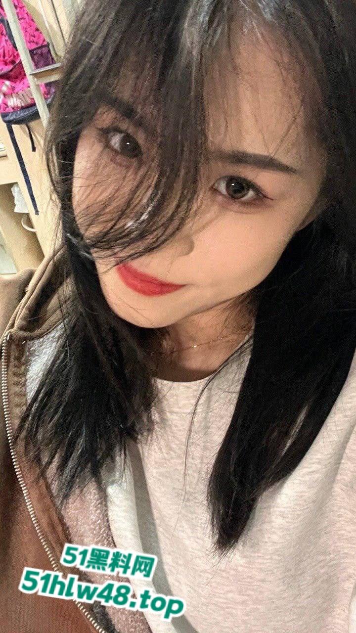 长清大学门事件,高颜值甜美学生妹,纤细高挑的黑丝AJ女被大屌体育生爆操抽插,搞得全校人尽皆知! 第2张 长清大学门事件,高颜值甜美学生妹,纤细高挑的黑丝AJ女被大屌体育生爆操抽插,搞得全校人尽皆知! 第2张