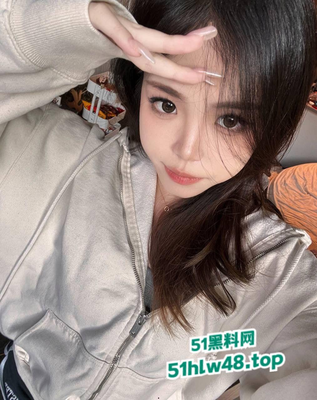 长清大学门事件,高颜值甜美学生妹,纤细高挑的黑丝AJ女被大屌体育生爆操抽插,搞得全校人尽皆知! 第6张 长清大学门事件,高颜值甜美学生妹,纤细高挑的黑丝AJ女被大屌体育生爆操抽插,搞得全校人尽皆知! 第6张