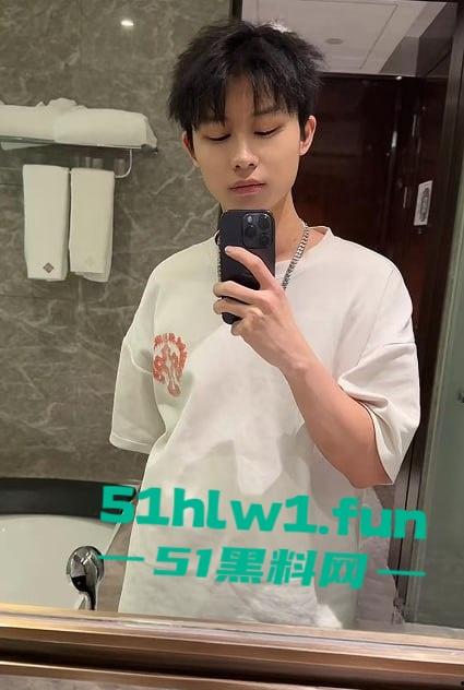 抖音85w粉萝莉女网红【疯狂星cheese】单身纯爱人设遭粉丝揭穿，私下约会男网红怀孕流产性爱视频被曝。  第3张