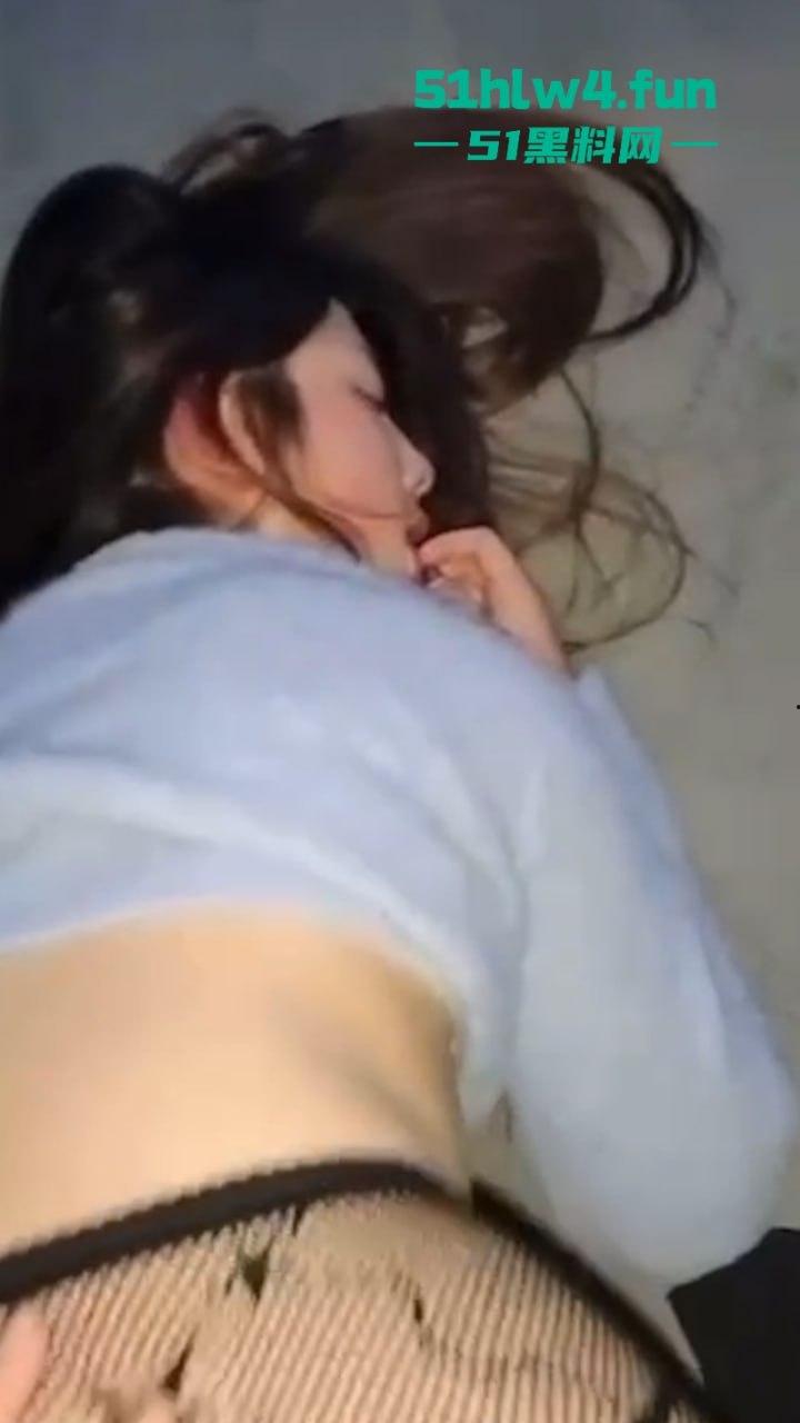 山东大学【袁梦怡】淫荡自拍遭渣男分手曝光，清纯玉女形象却私下抠逼舔鸡太反差。  第5张