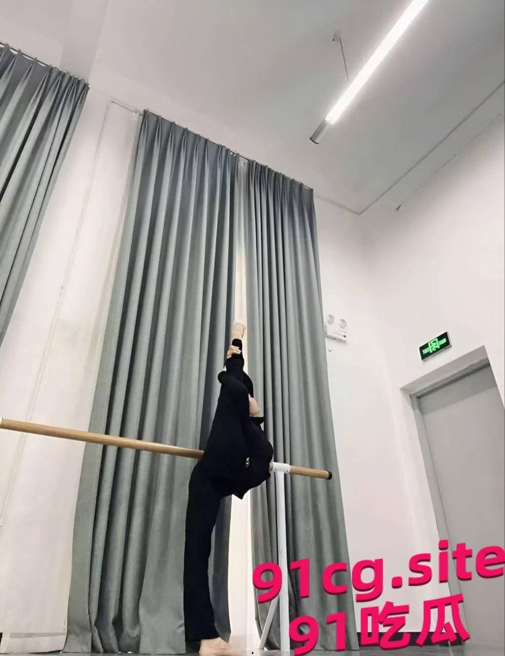 调教广州大学音乐舞蹈学院大二生王应怡性欲初潮  第5张