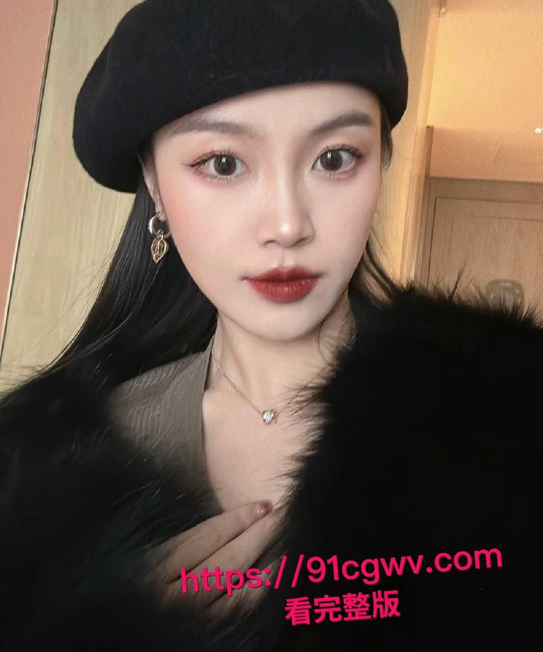 上海艺术学院艺术系大二生章子菲的淫荡真面目:跪舔大鸡巴口水直流,后入骚穴淫叫连连,分手后性爱视频被渣男曝光 第2张 上海艺术学院艺术系大二生章子菲的淫荡真面目:跪舔大鸡巴口水直流,后入骚穴淫叫连连,分手后性爱视频被渣男曝光 第2张