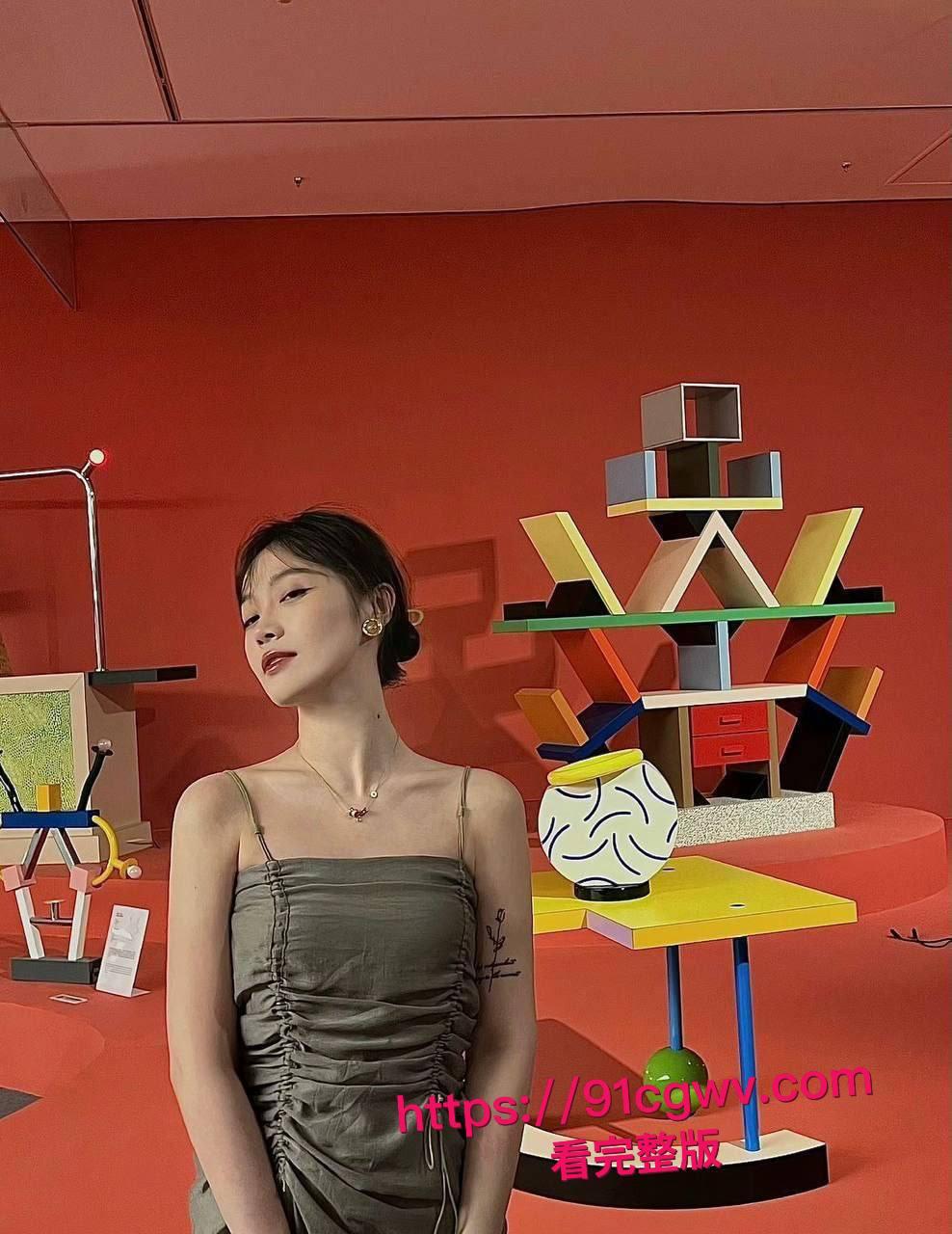 上海艺术学院艺术系大二生章子菲的淫荡真面目:跪舔大鸡巴口水直流,后入骚穴淫叫连连,分手后性爱视频被渣男曝光 第3张 上海艺术学院艺术系大二生章子菲的淫荡真面目:跪舔大鸡巴口水直流,后入骚穴淫叫连连,分手后性爱视频被渣男曝光 第3张