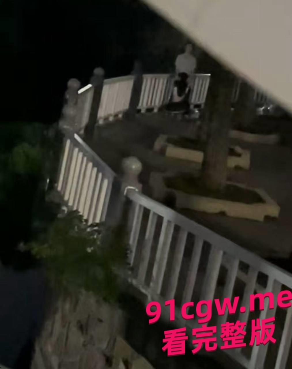 校园热瓜！湖北经济学院短裙姐野战视频泄密  第10张