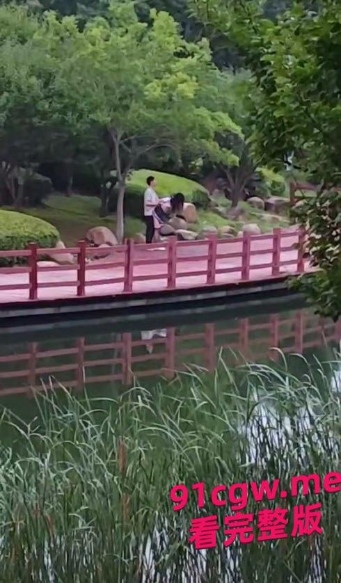 校园热瓜！湖北经济学院短裙姐野战视频泄密  第11张