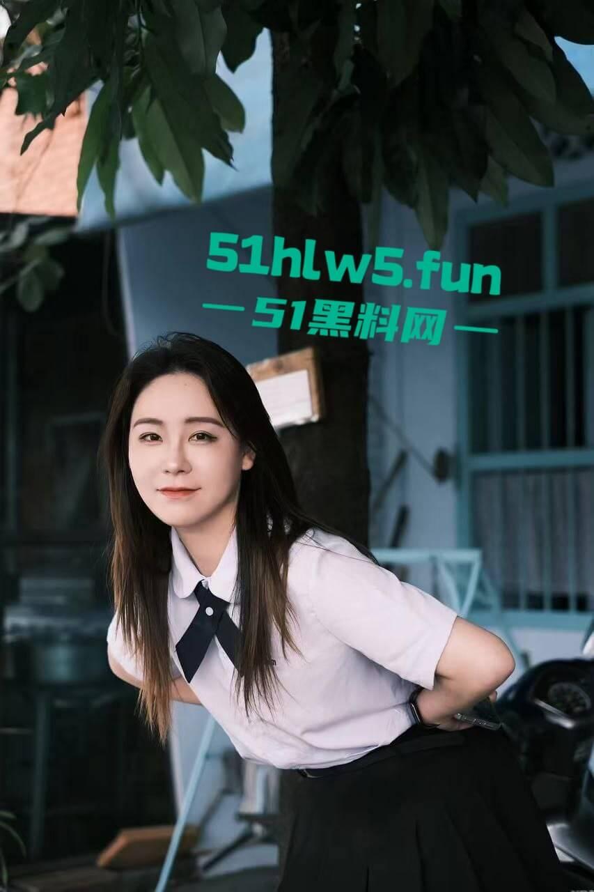 苍南县捉奸现场，男子出轨骚逼幼师，其老婆跟踪到现场叫来小三老公一起捉奸，现场炸裂惨不忍睹。  第11张