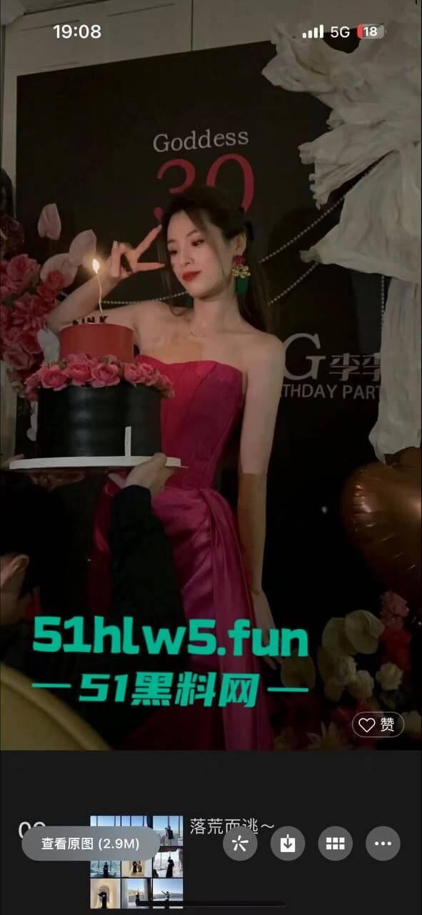 苍南县捉奸现场，男子出轨骚逼幼师，其老婆跟踪到现场叫来小三老公一起捉奸，现场炸裂惨不忍睹。  第12张