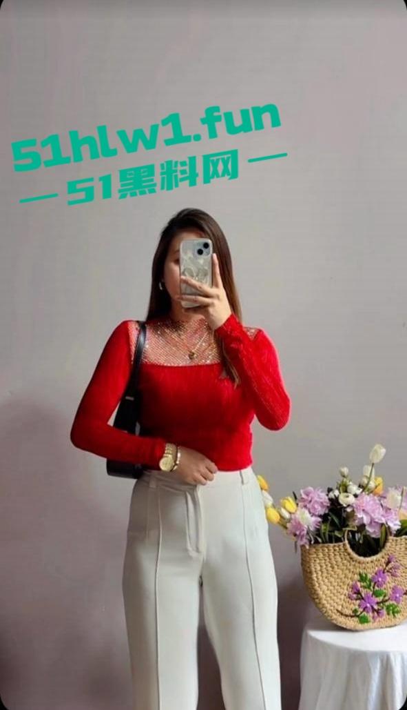 震惊大瓜!北京招商银行高管【廖飞】因欠债危机直接实名下海做鸡,职业白领傍上司还欲求不满发展性趣爱好。 第2张 震惊大瓜!北京招商银行高管【廖飞】因欠债危机直接实名下海做鸡,职业白领傍上司还欲求不满发展性趣爱好。 第2张