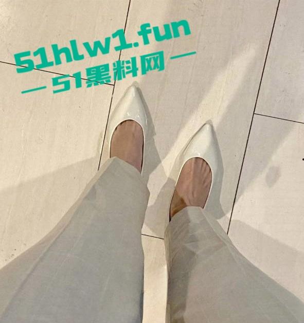 震惊大瓜!北京招商银行高管【廖飞】因欠债危机直接实名下海做鸡,职业白领傍上司还欲求不满发展性趣爱好。 第8张 震惊大瓜!北京招商银行高管【廖飞】因欠债危机直接实名下海做鸡,职业白领傍上司还欲求不满发展性趣爱好。 第8张