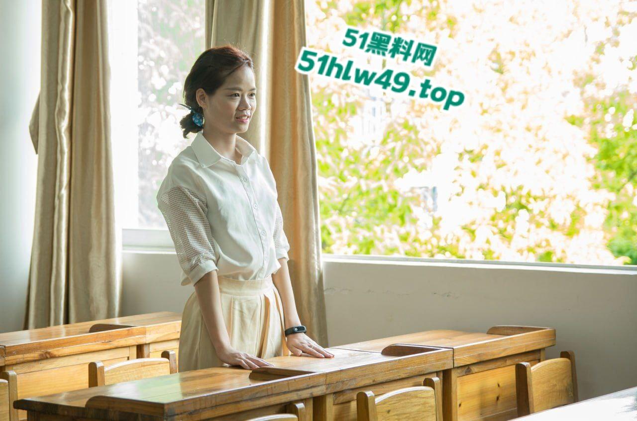 广东茂名人妻【何丽燕】性感骚人妻，大学到婚后一直被金主包养，婚后毫无节制被老公发现曝光！  第4张