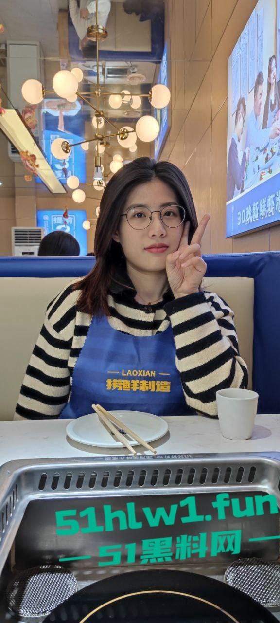 网友投稿高颜值反差眼镜妹,戴眼镜是御姐,穿黑丝成少妇,做爱表情直接封神! 第1张 网友投稿高颜值反差眼镜妹,戴眼镜是御姐,穿黑丝成少妇,做爱表情直接封神! 第1张