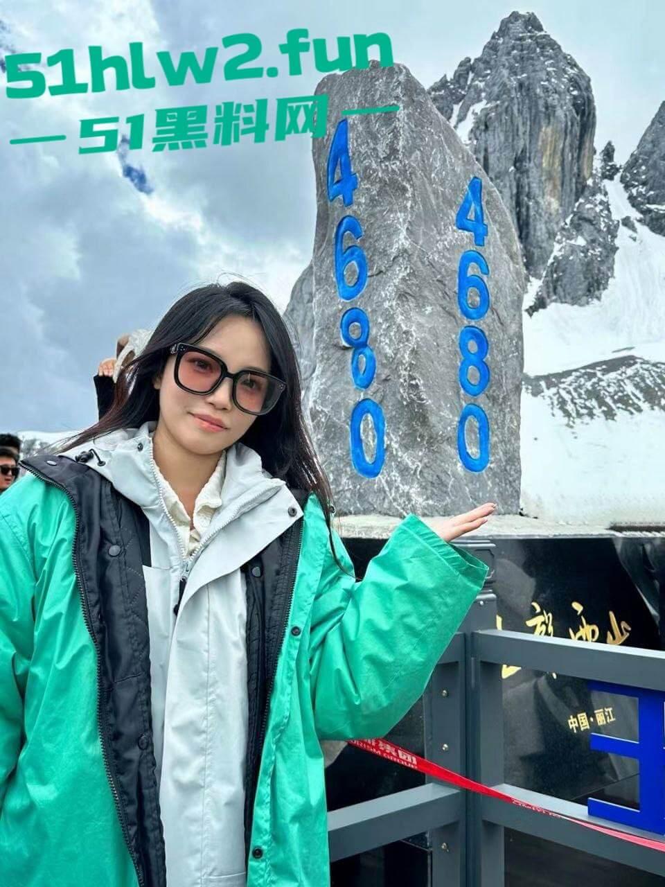 山东机电学院【刘亦媛】高颜值长腿学生妹，喜欢穿JK裙摆拍性感黑丝配白嫩蜜桃臀。  第4张