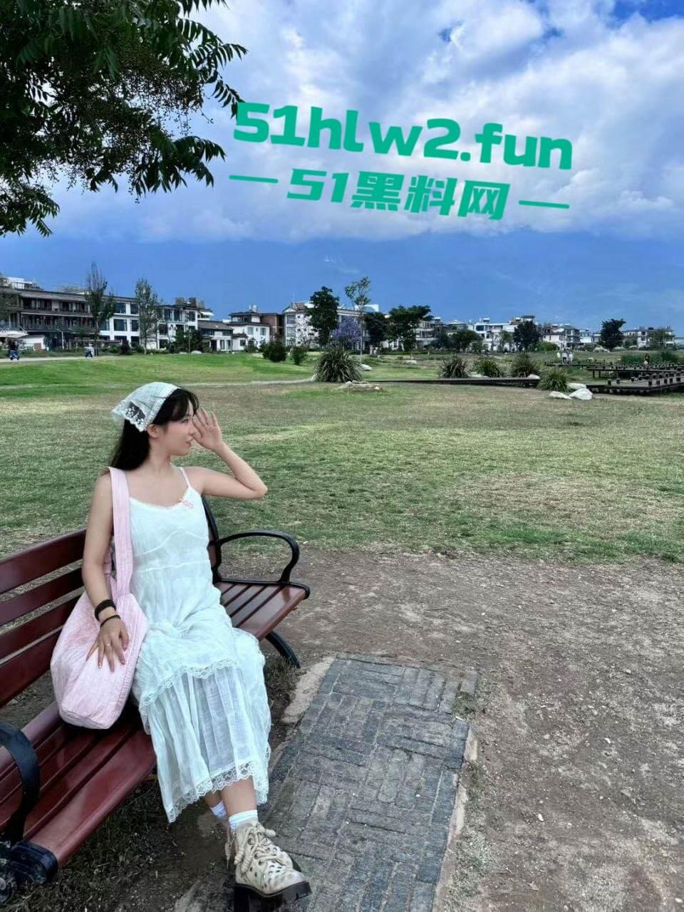 山东机电学院【刘亦媛】高颜值长腿学生妹，喜欢穿JK裙摆拍性感黑丝配白嫩蜜桃臀。  第7张