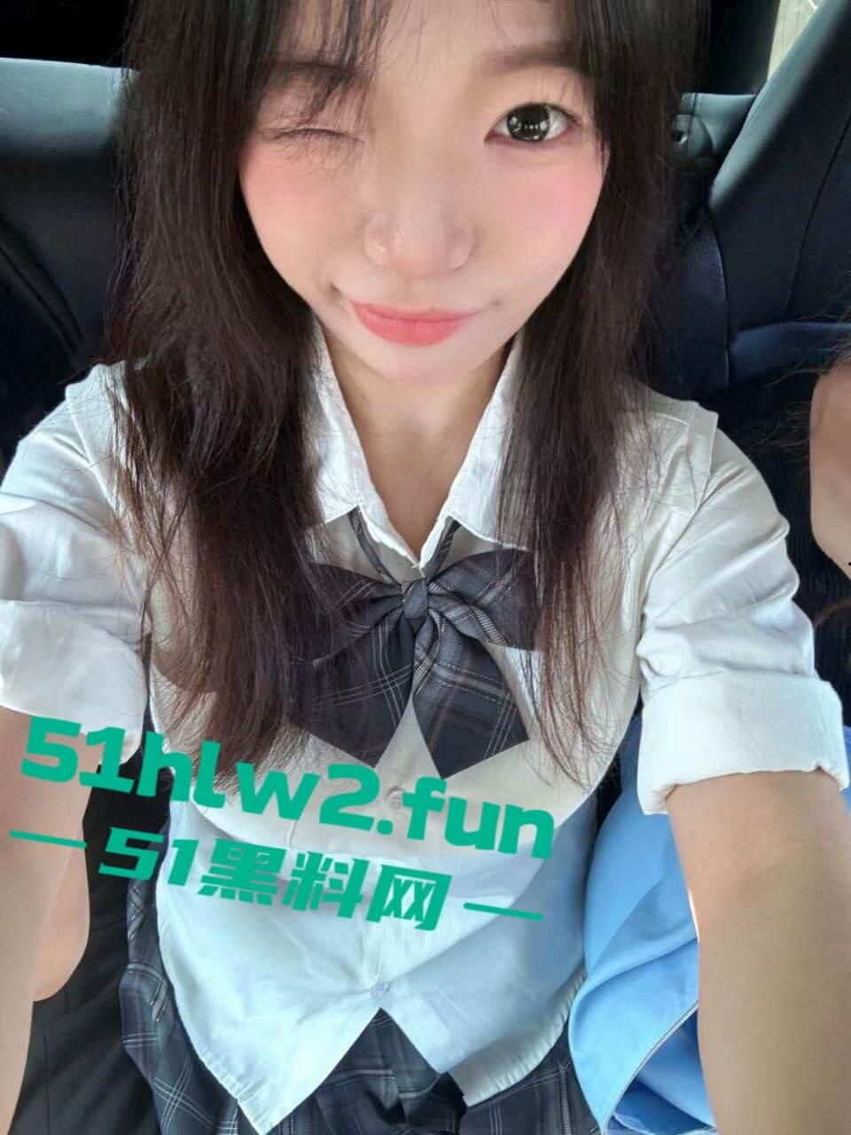 山东机电学院【刘亦媛】高颜值长腿学生妹，喜欢穿JK裙摆拍性感黑丝配白嫩蜜桃臀。  第8张