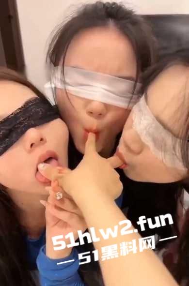 女虐女SM片段精选,下贱女的生活,三女M被女主人虐成狗,舔脚喝尿扇耳光吞口水,女人何必为难女人? 第6张 女虐女SM片段精选,下贱女的生活,三女M被女主人虐成狗,舔脚喝尿扇耳光吞口水,女人何必为难女人? 第6张