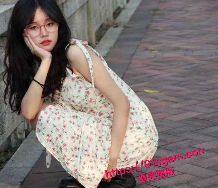 广州女大学生吴萌宿舍性爱自拍 跪地口交后入爆操 被舍友发现直接曝光视频! 第1张 广州女大学生吴萌宿舍性爱自拍 跪地口交后入爆操 被舍友发现直接曝光视频! 第1张