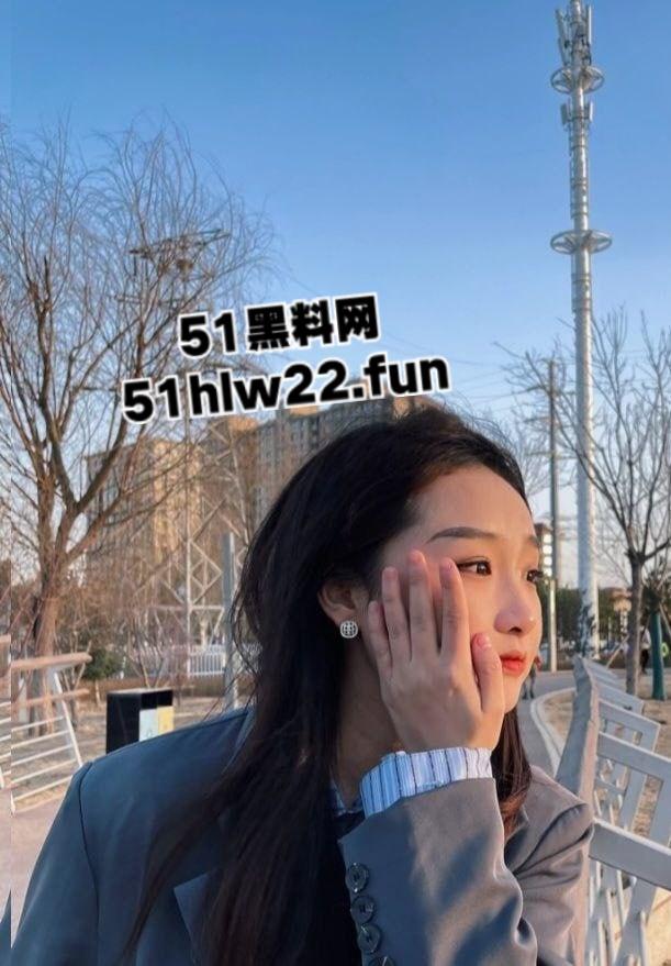 包头轻工技术学院反差妹【王静】深夜化身淫荡骚狗，黑丝翘臀疯狂榨精自慰陪睡各种约炮。  第5张