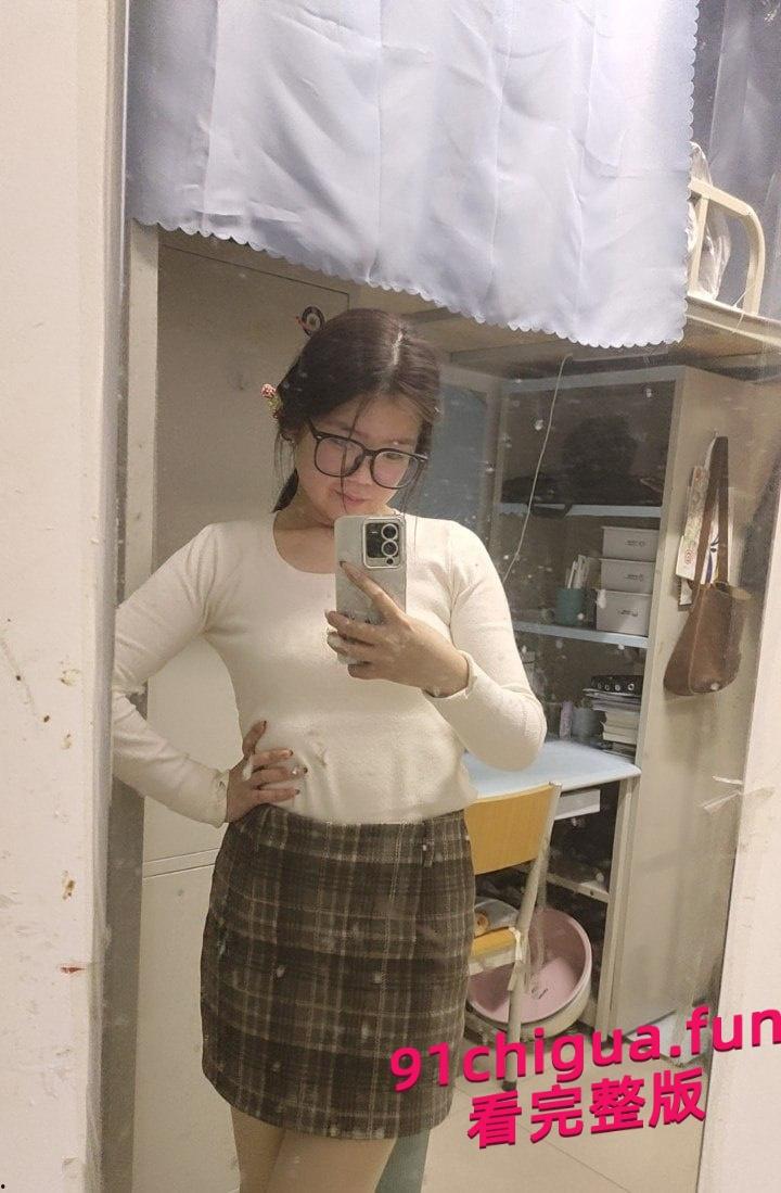 洛阳师范学院 王钦辉 肥臀眼镜骚母狗 被绿帽男友带出去群交约炮 第2张 洛阳师范学院 王钦辉 肥臀眼镜骚母狗 被绿帽男友带出去群交约炮 第2张