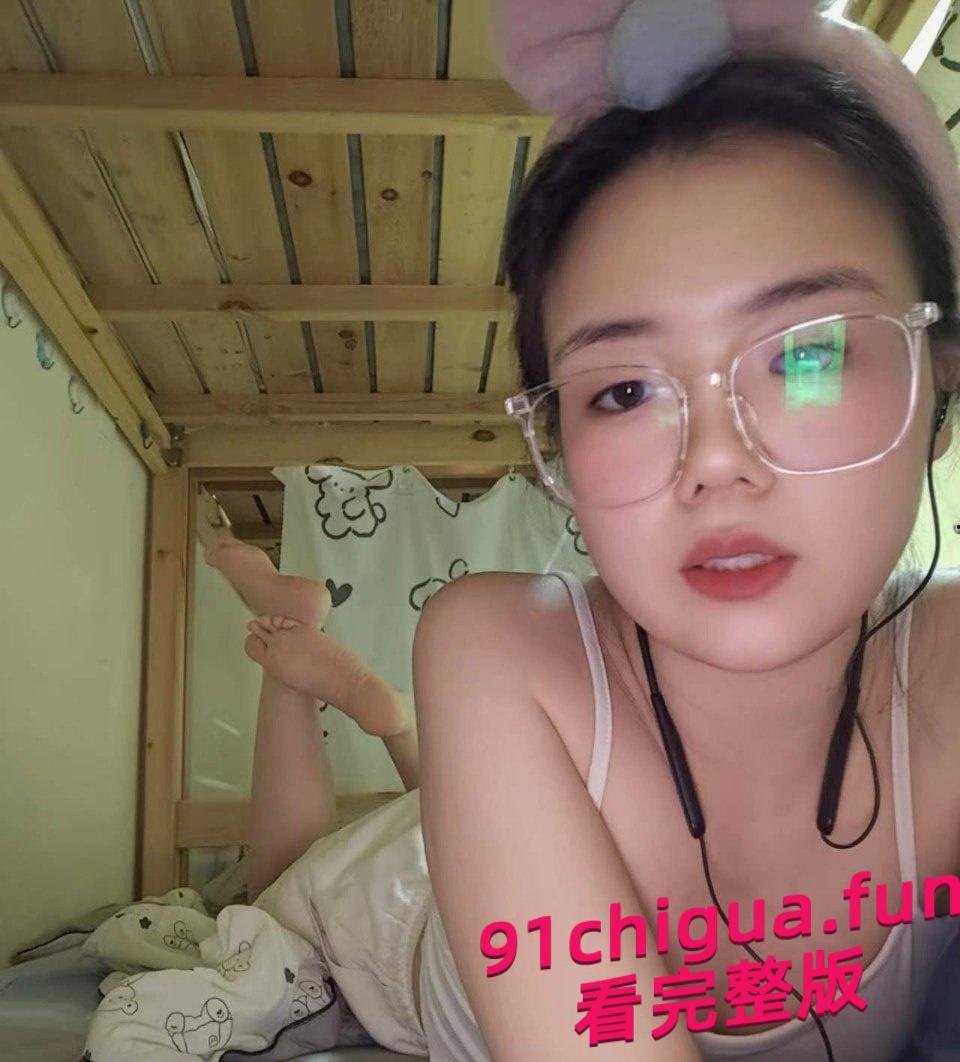 洛阳师范学院 王钦辉 肥臀眼镜骚母狗 被绿帽男友带出去群交约炮 第4张 洛阳师范学院 王钦辉 肥臀眼镜骚母狗 被绿帽男友带出去群交约炮 第4张