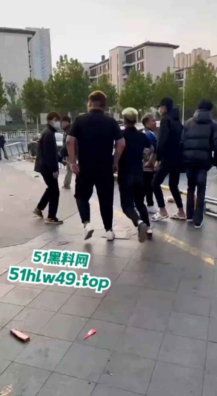 山东泰安万达恶魔团街头斗狠,打死单身小伙,快手流量过万杀人还发视频炫耀。 第1张 山东泰安万达恶魔团街头斗狠,打死单身小伙,快手流量过万杀人还发视频炫耀。 第1张