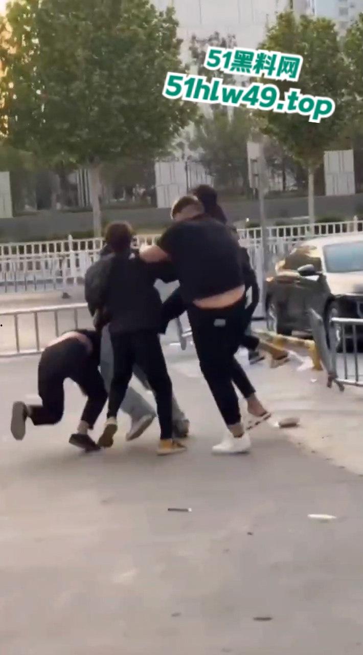 山东泰安万达恶魔团街头斗狠,打死单身小伙,快手流量过万杀人还发视频炫耀。 第2张 山东泰安万达恶魔团街头斗狠,打死单身小伙,快手流量过万杀人还发视频炫耀。 第2张