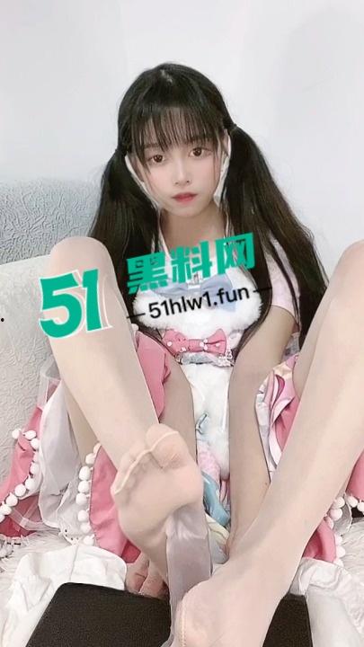 推特萝莉美少女〖要要饿晕了〗会员福利视频曝光 白丝美少女足交现场叫声超骚! 第4张 推特萝莉美少女〖要要饿晕了〗会员福利视频曝光 白丝美少女足交现场叫声超骚! 第4张