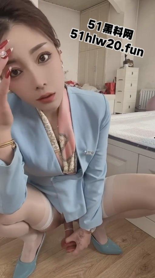 抖音30万粉网红【小梅】与榜一大哥激情裸聊，手拿假屌分腿插穴表情又骚又贱。  第8张