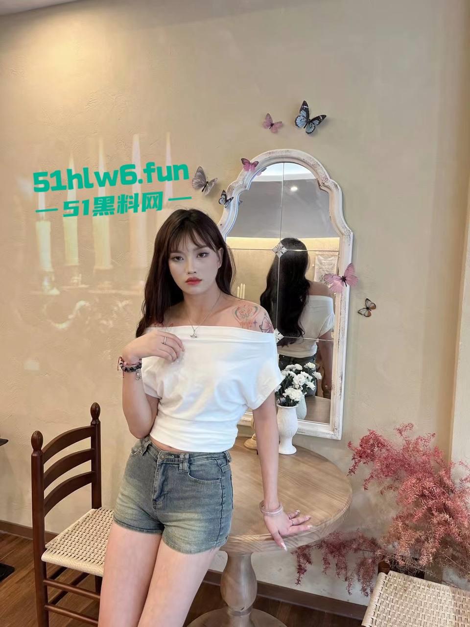 青岛反差母狗【刘子萱】175cm的极品炮架子,逆天大长腿极致性感小骚逼被男友操黑后还被曝光。 第2张 青岛反差母狗【刘子萱】175cm的极品炮架子,逆天大长腿极致性感小骚逼被男友操黑后还被曝光。 第2张