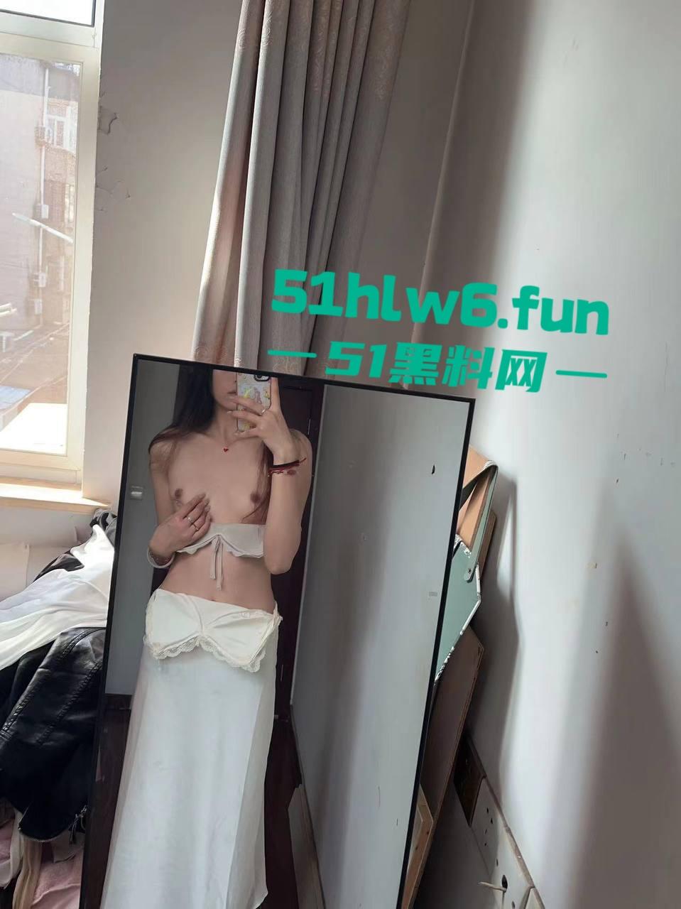 青岛反差母狗【刘子萱】175cm的极品炮架子,逆天大长腿极致性感小骚逼被男友操黑后还被曝光。 第5张 青岛反差母狗【刘子萱】175cm的极品炮架子,逆天大长腿极致性感小骚逼被男友操黑后还被曝光。 第5张