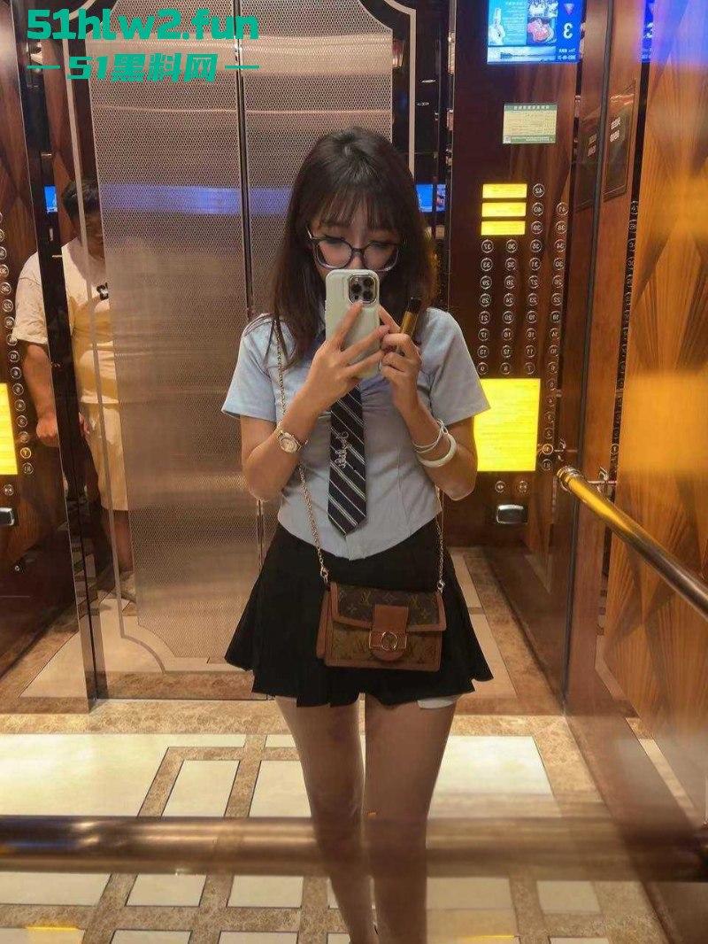 上海某国企职工【张舒涵】傍上公司上司想上位,还参与玩多人被男友发现后果断曝光! 第7张 上海某国企职工【张舒涵】傍上公司上司想上位,还参与玩多人被男友发现后果断曝光! 第7张