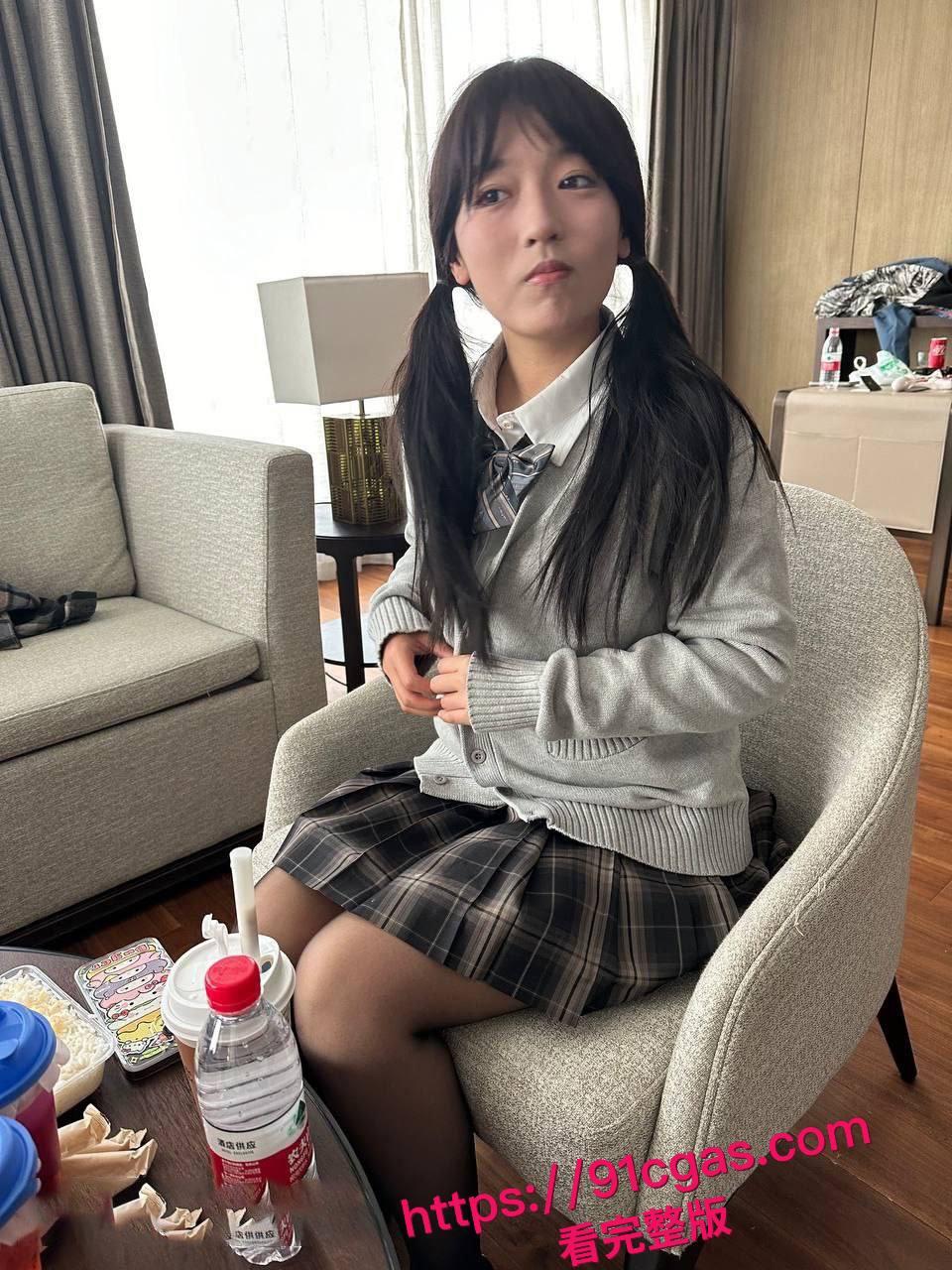 这个就叫做母狗是怎么炼成的吗 哈哈哈为了满足母狗群P  第3张