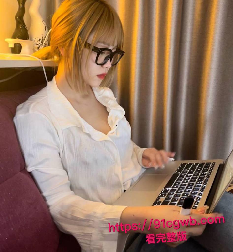 大连沙河口眼镜御姐张文珍私生活大曝光:清纯脸蛋下藏着饥渴骚货本性,洗手间后入狂操精液喷全身,口交水晶棒双重刺激视频全网疯传! 第4张 大连沙河口眼镜御姐张文珍私生活大曝光:清纯脸蛋下藏着饥渴骚货本性,洗手间后入狂操精液喷全身,口交水晶棒双重刺激视频全网疯传! 第4张