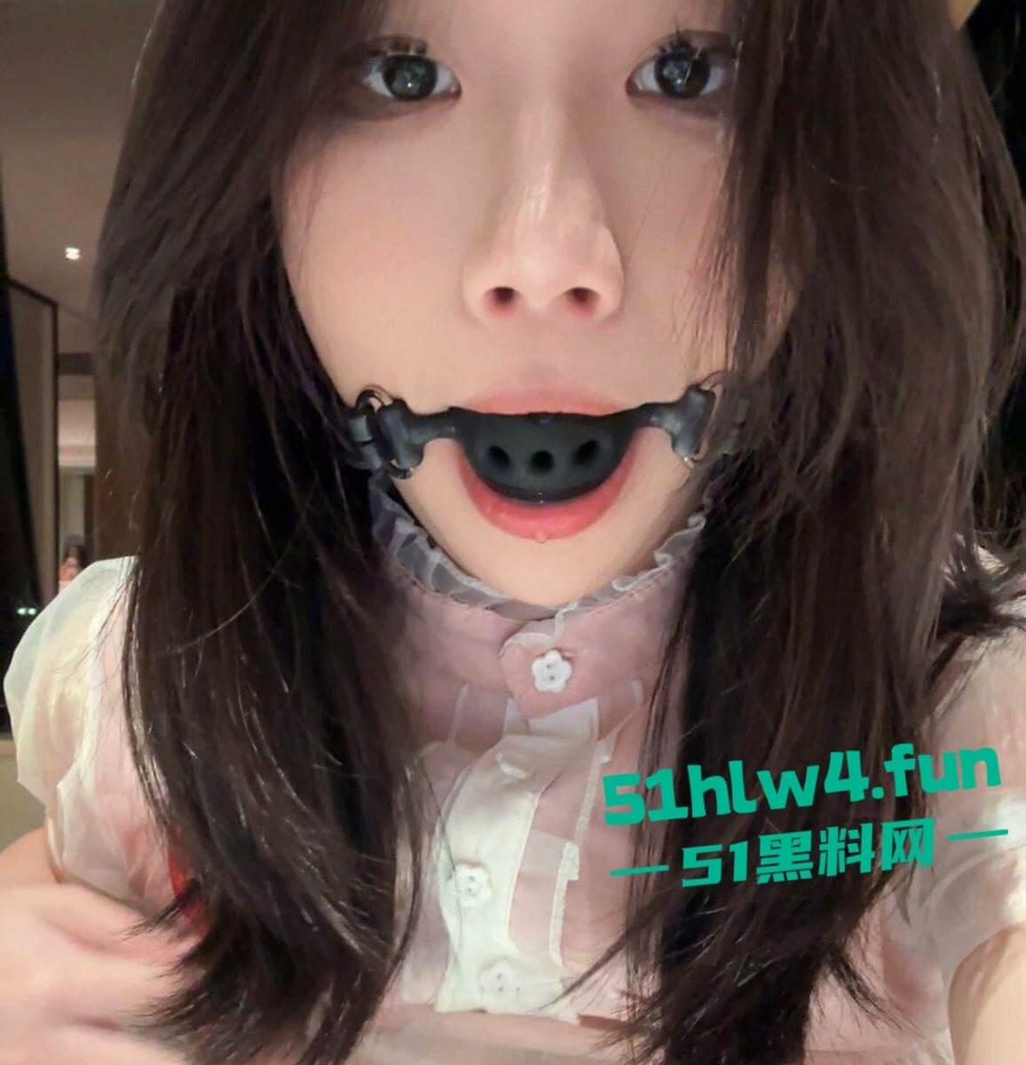 抖音同城撩骚,认识的反差学生妹【周雨婷】御姐身材嫩妹女神,被大叔调教成母狗性爱自拍流出。 第4张 抖音同城撩骚,认识的反差学生妹【周雨婷】御姐身材嫩妹女神,被大叔调教成母狗性爱自拍流出。 第4张