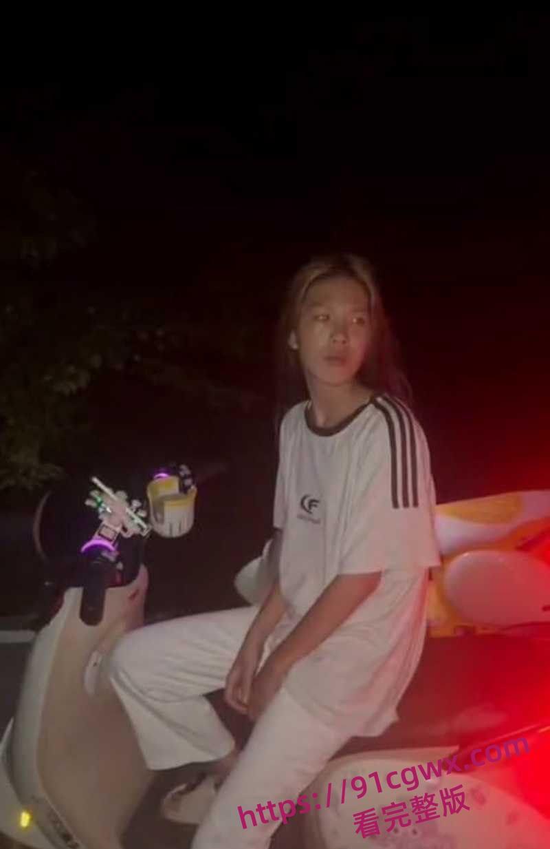 广东爆炸级精神小妹霸凌现场地板暴打失控 拳脚如雨点砸到血肉模糊啊! 第1张 广东爆炸级精神小妹霸凌现场地板暴打失控 拳脚如雨点砸到血肉模糊啊! 第1张