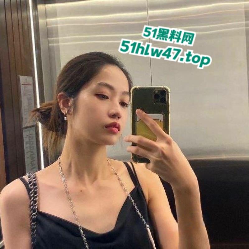 新加坡花店老板娘【Babeyiyi】身材超性感的女神竟偷情黑鬼,大黑屌各种抽插爆操视频流出。 第1张 新加坡花店老板娘【Babeyiyi】身材超性感的女神竟偷情黑鬼,大黑屌各种抽插爆操视频流出。 第1张